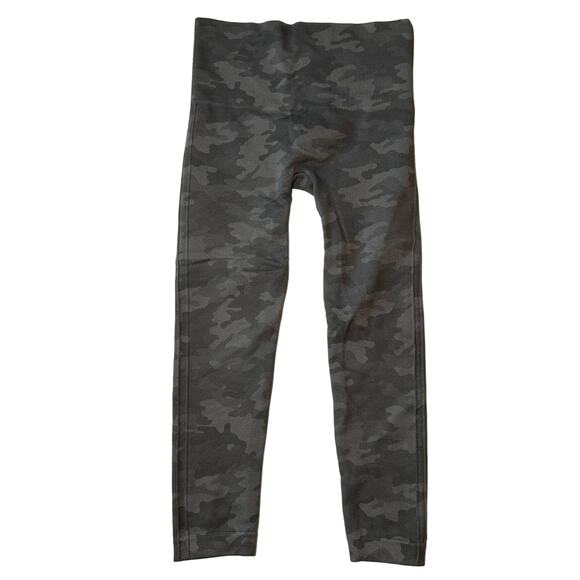 SPANX Pants - Spanx Look At Me Now Cropped Leggings in Sage Green XS